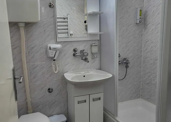 Nina, Kopaonik, Brzece, Kod Gondole *